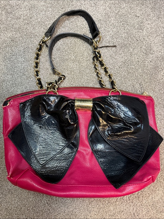 Betsey Johnson Handbags - Betsey Johnson Y2K  Pink Shoulder Bag with Black Bow Accents